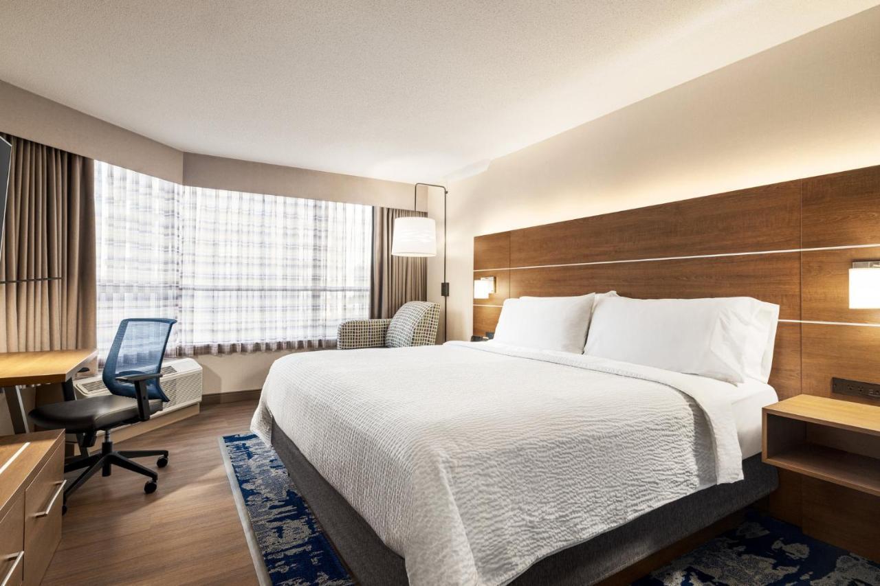 Holiday Inn Express Vancouver-Metrotown Burnaby Exterior foto