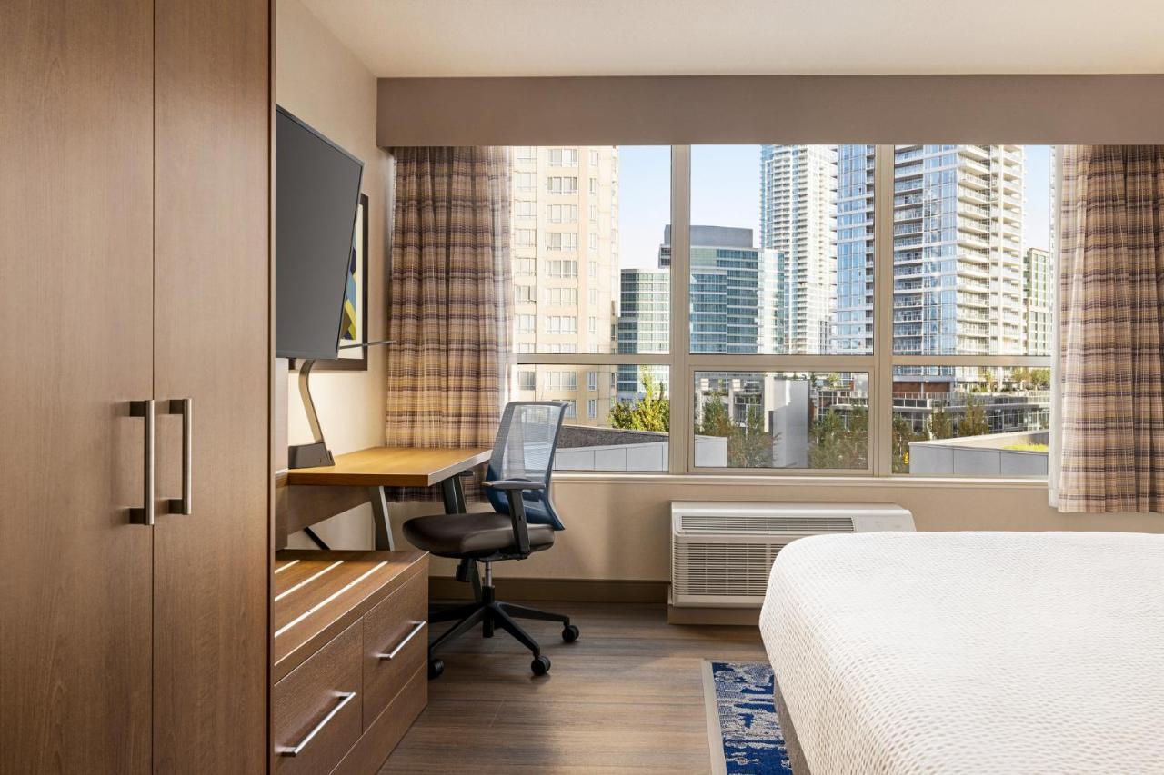 Holiday Inn Express Vancouver-Metrotown Burnaby Exterior foto