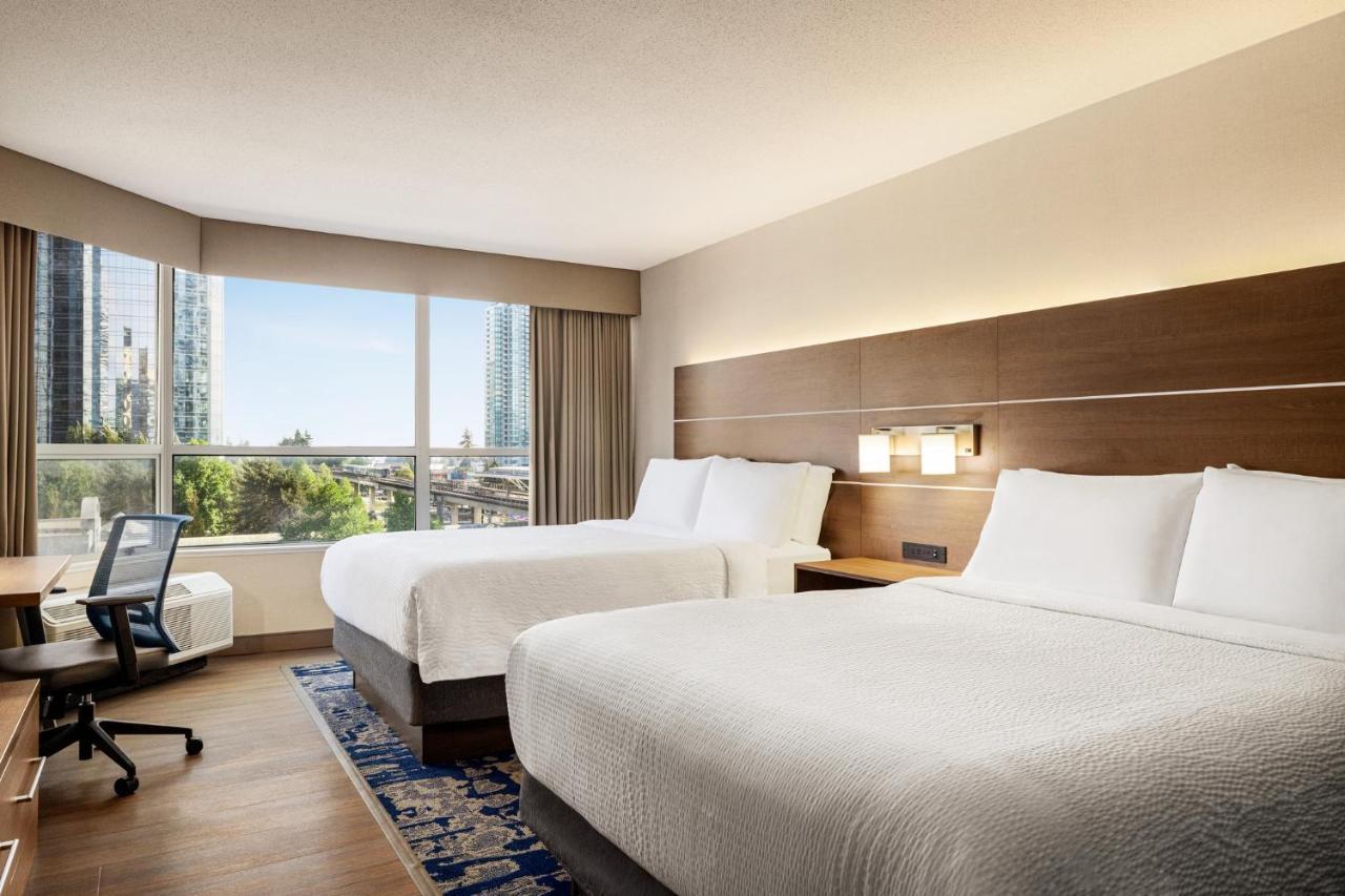 Holiday Inn Express Vancouver-Metrotown Burnaby Exterior foto