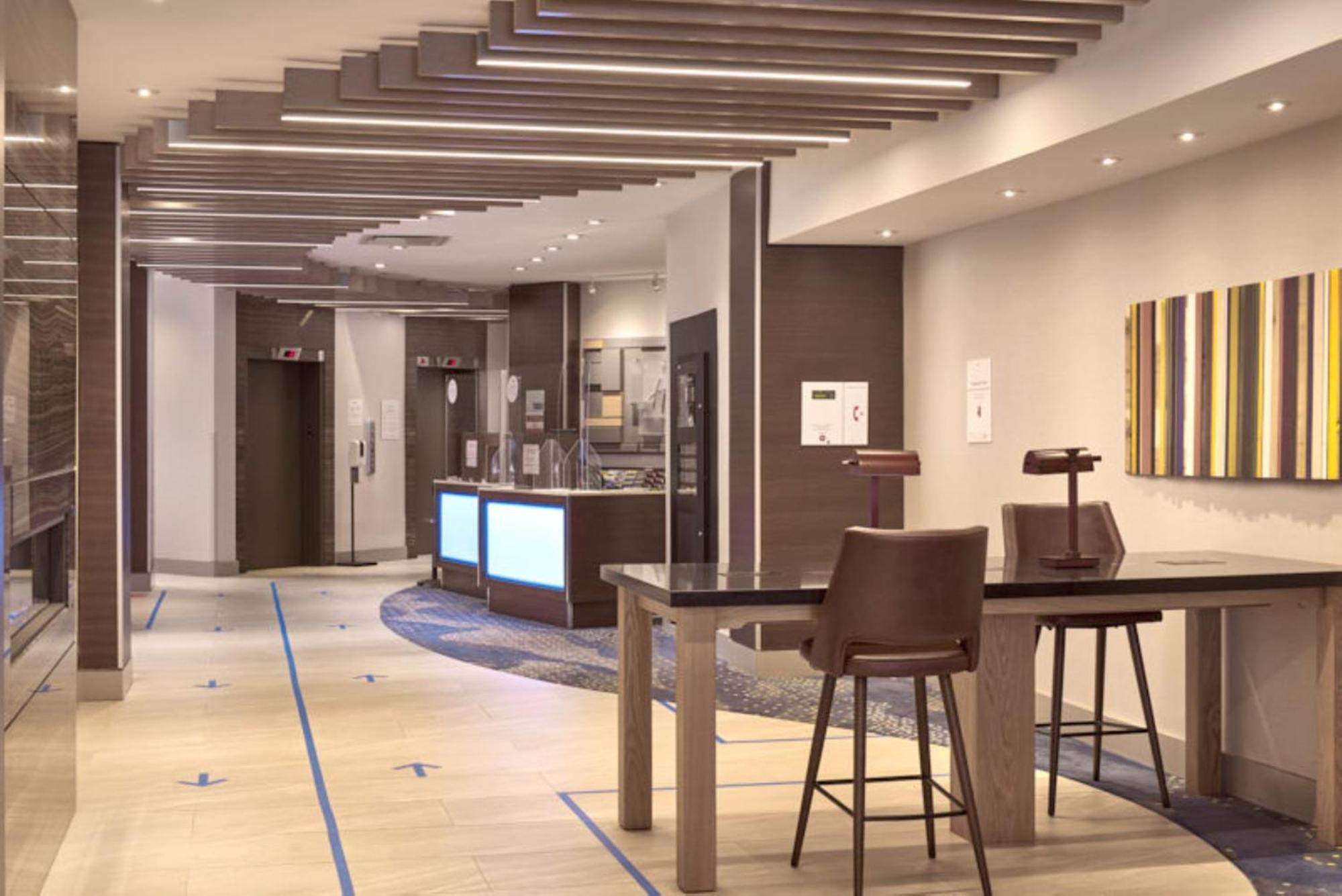 Holiday Inn Express Vancouver-Metrotown Burnaby Exterior foto